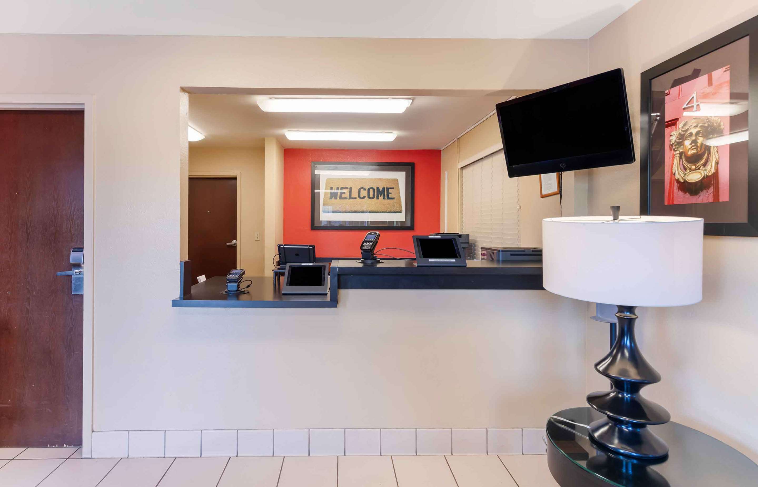 Lobby and Guest Check-in | Extended Stay America Suites Fresno North