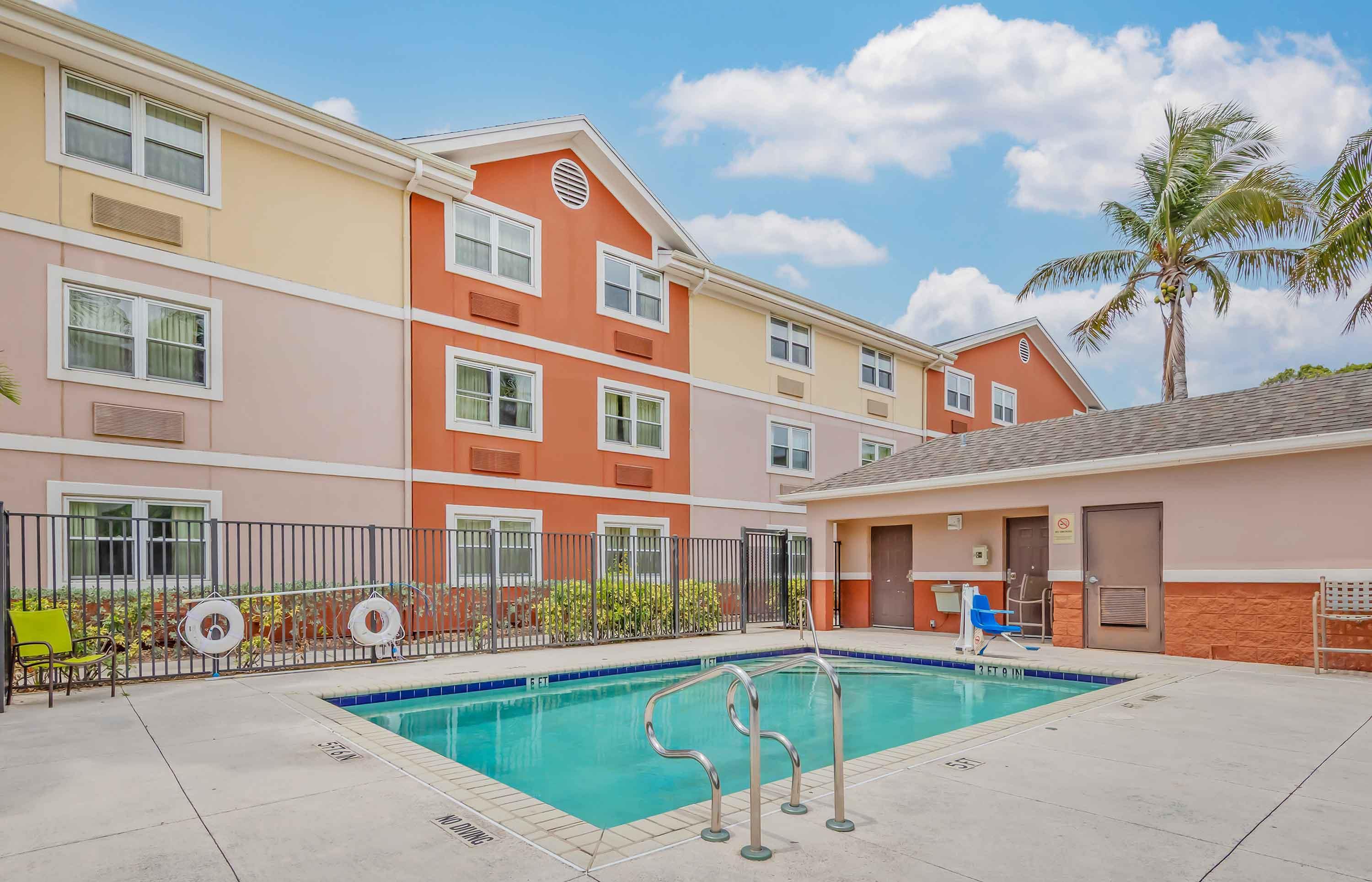 Swimming Pool | Extended Stay America Suites West Palm Beach Northpnt Corpor
