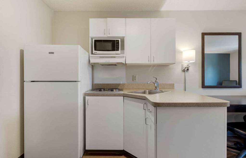 EXTENDED STAY AMERICA SELECT-guestroom-Guest Room,Guest Room Amenity,Kitchen/Kitchenette,On-Site.jpg