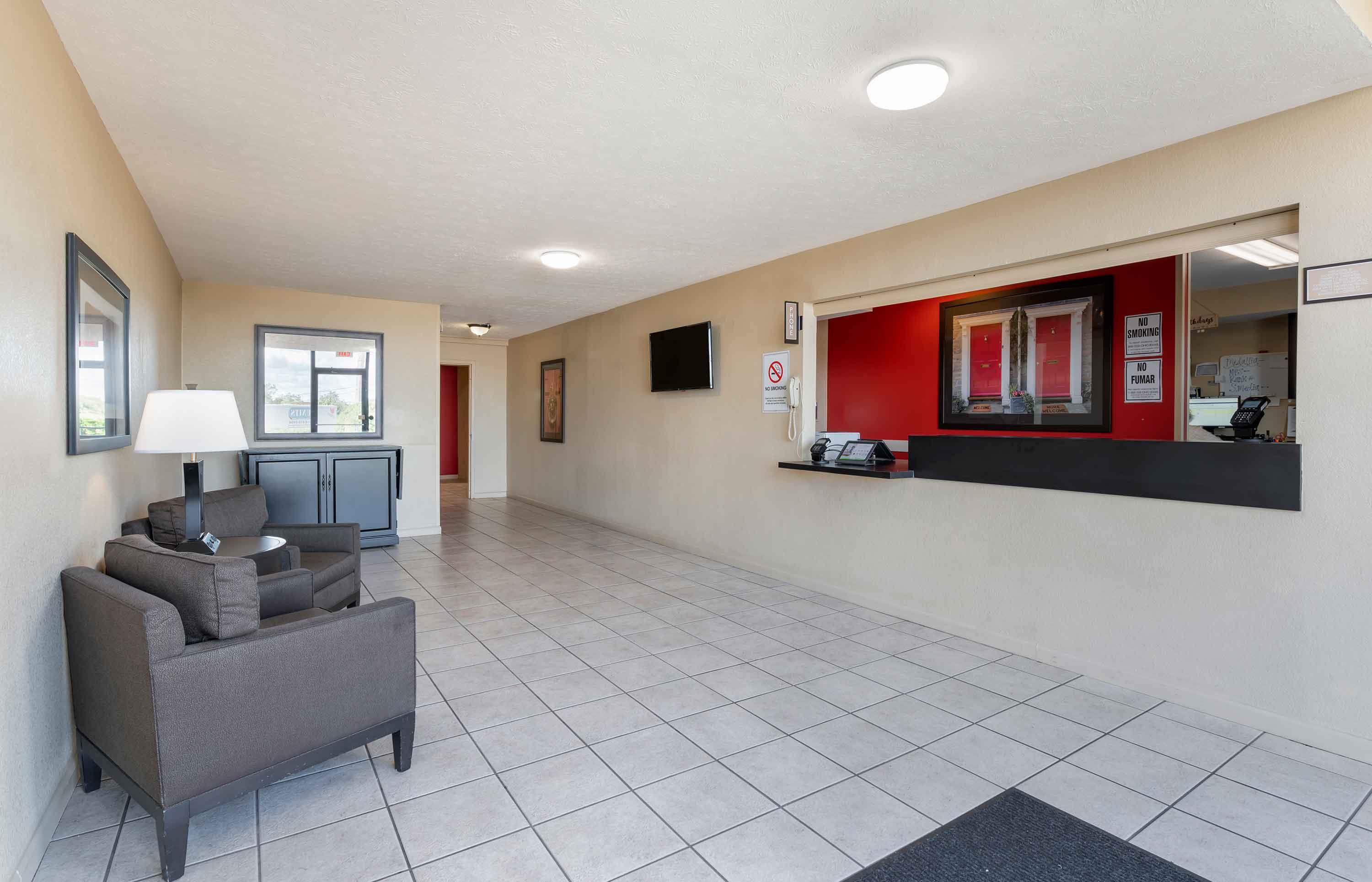 Lobby and Guest Check-in | Extended Stay America Suites Dayton Fairborn