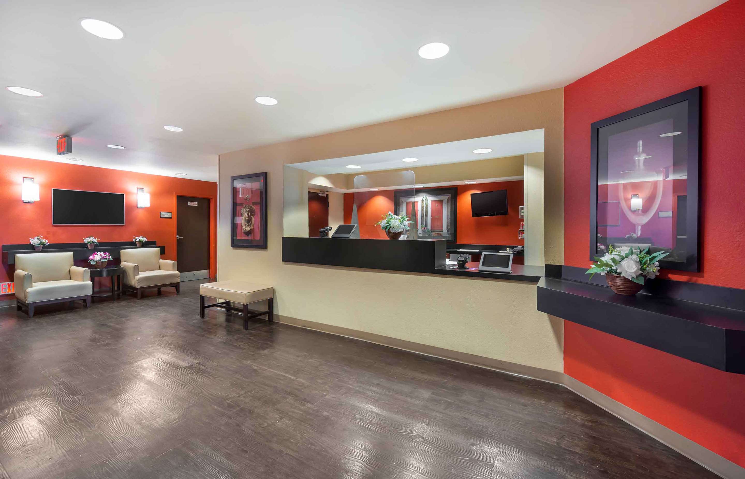 Lobby and Guest Check-in | Extended Stay America Suites Tacoma South