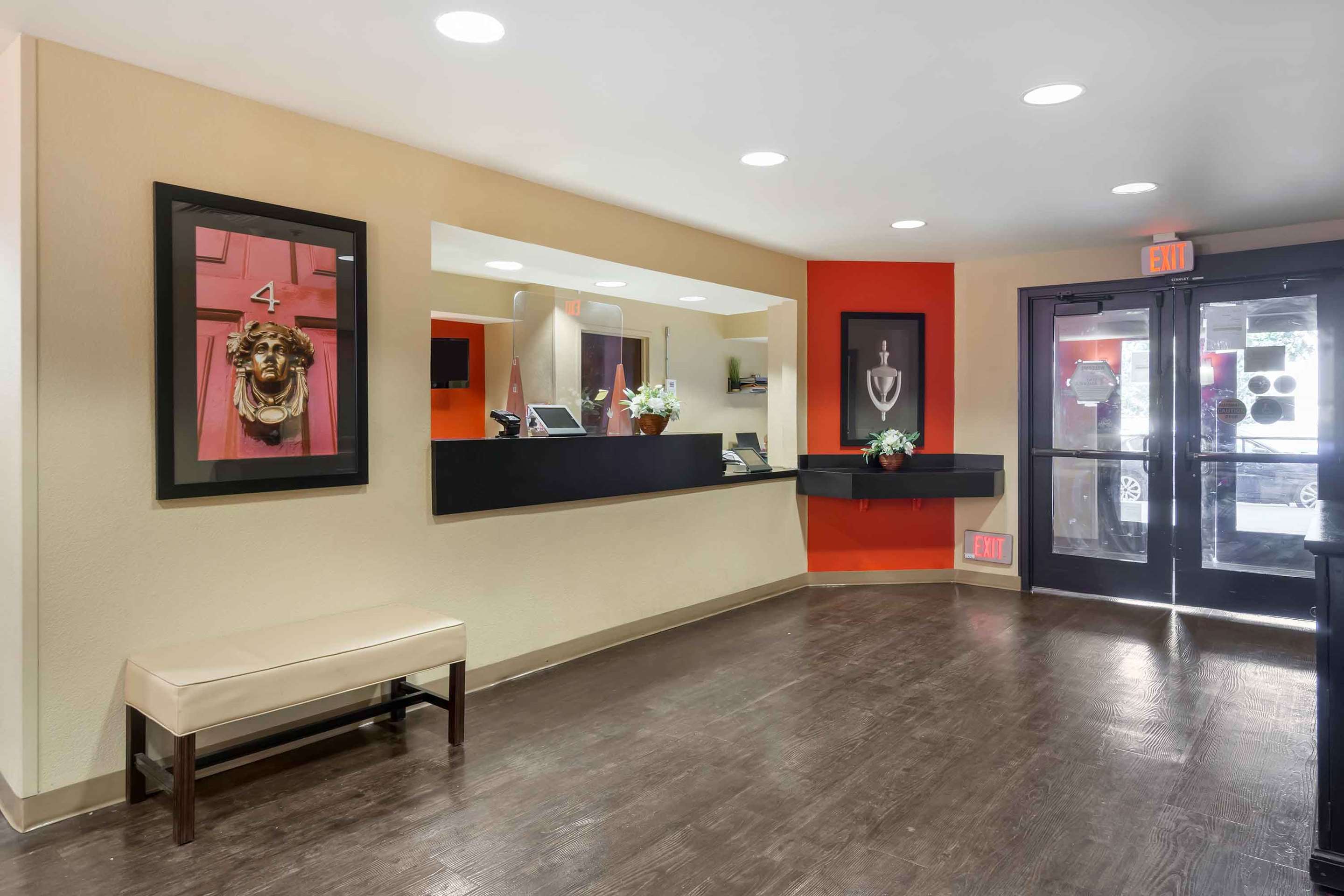 Lobby and Guest Check-in | Extended Stay America Suites Tacoma South