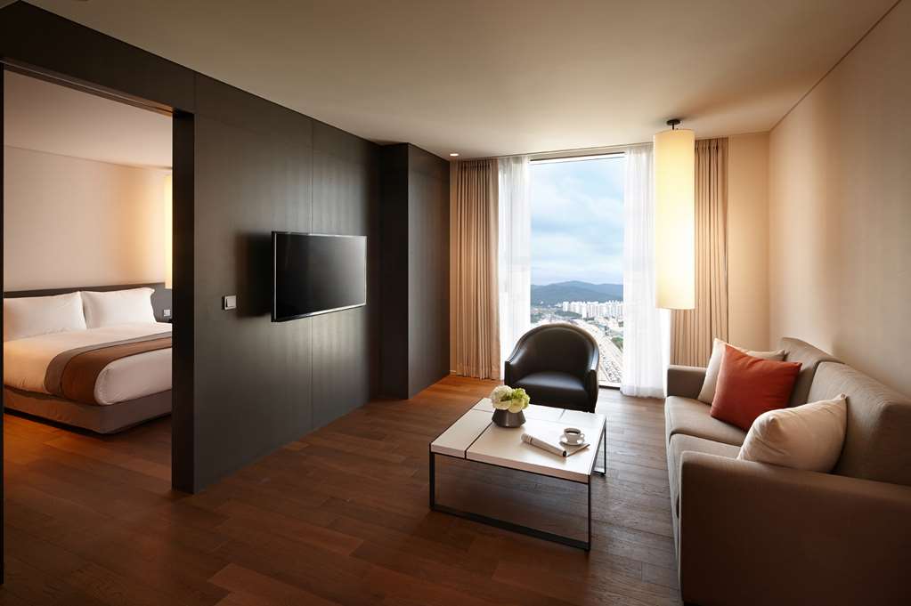 Shilla Stay Cheonan-guestroom-Guest Room,On-Site.jpg