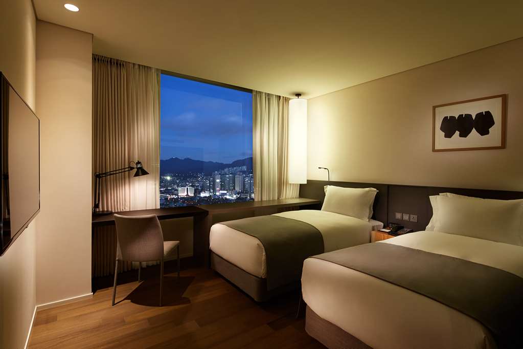 Shilla Stay Mapo-guestroom-Guest Room,On-Site.jpg