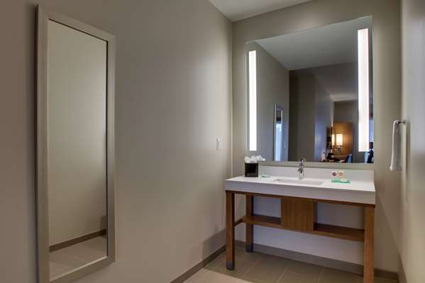  - Hyatt Place Hotel Downtown Milwaukee - I-43, Exit 73A