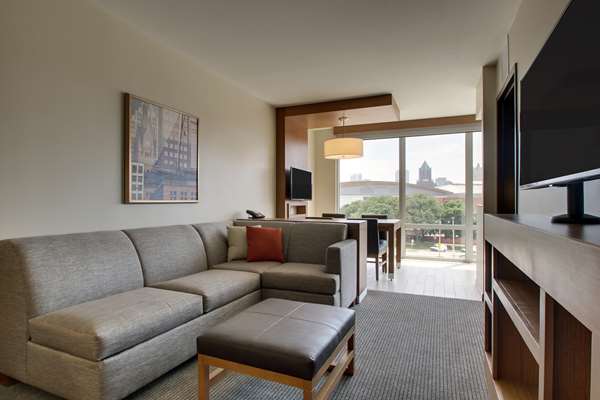 Suite - Hyatt Place Hotel Downtown Milwaukee - I-43, Exit 73A