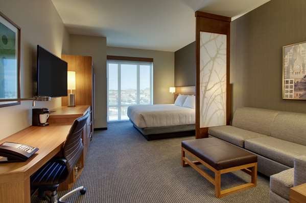  - Hyatt Place Hotel Downtown Milwaukee - I-43, Exit 73A