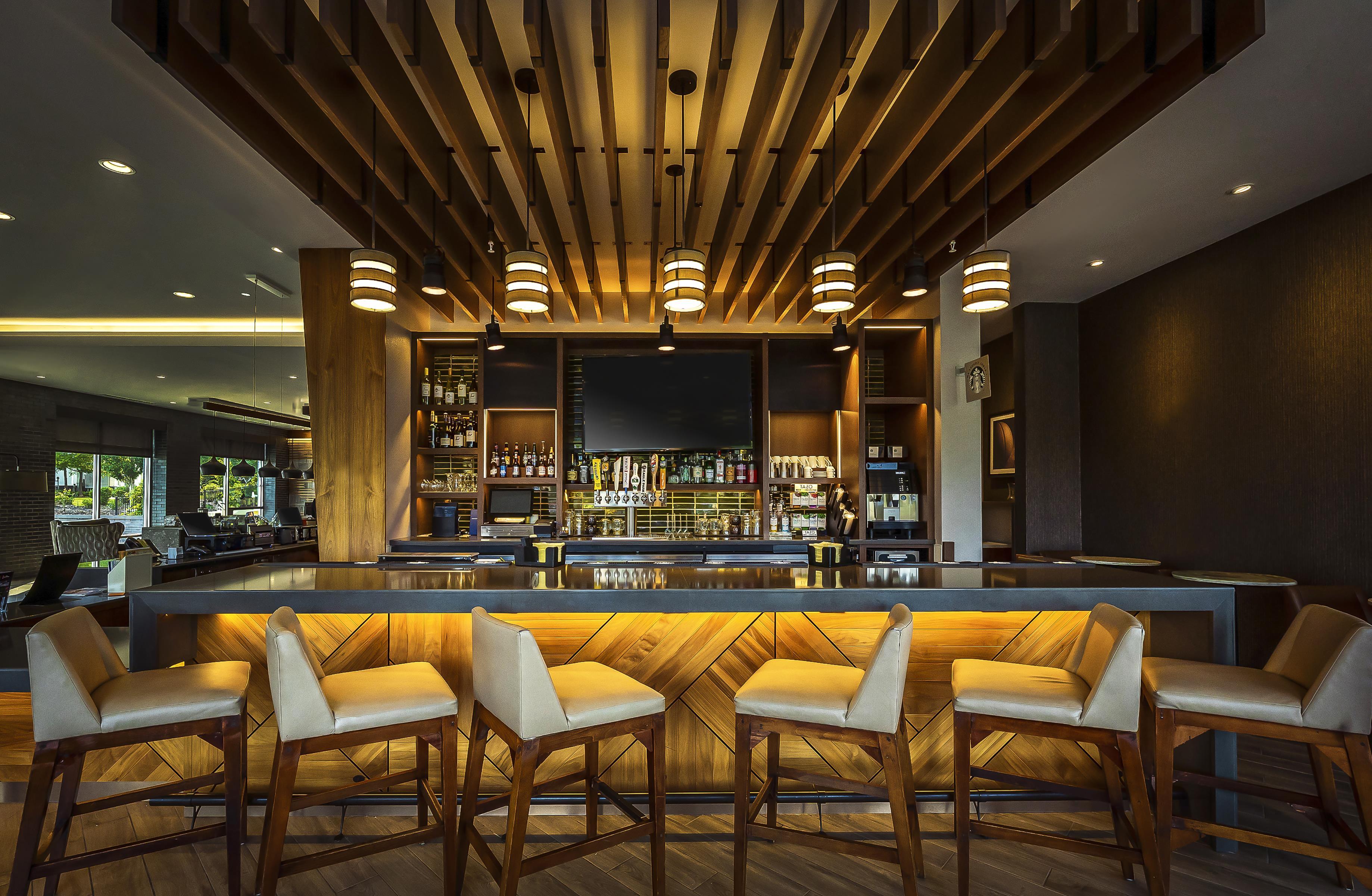 Bar Lounge | Hyatt Place Milwaukee/Downtown
