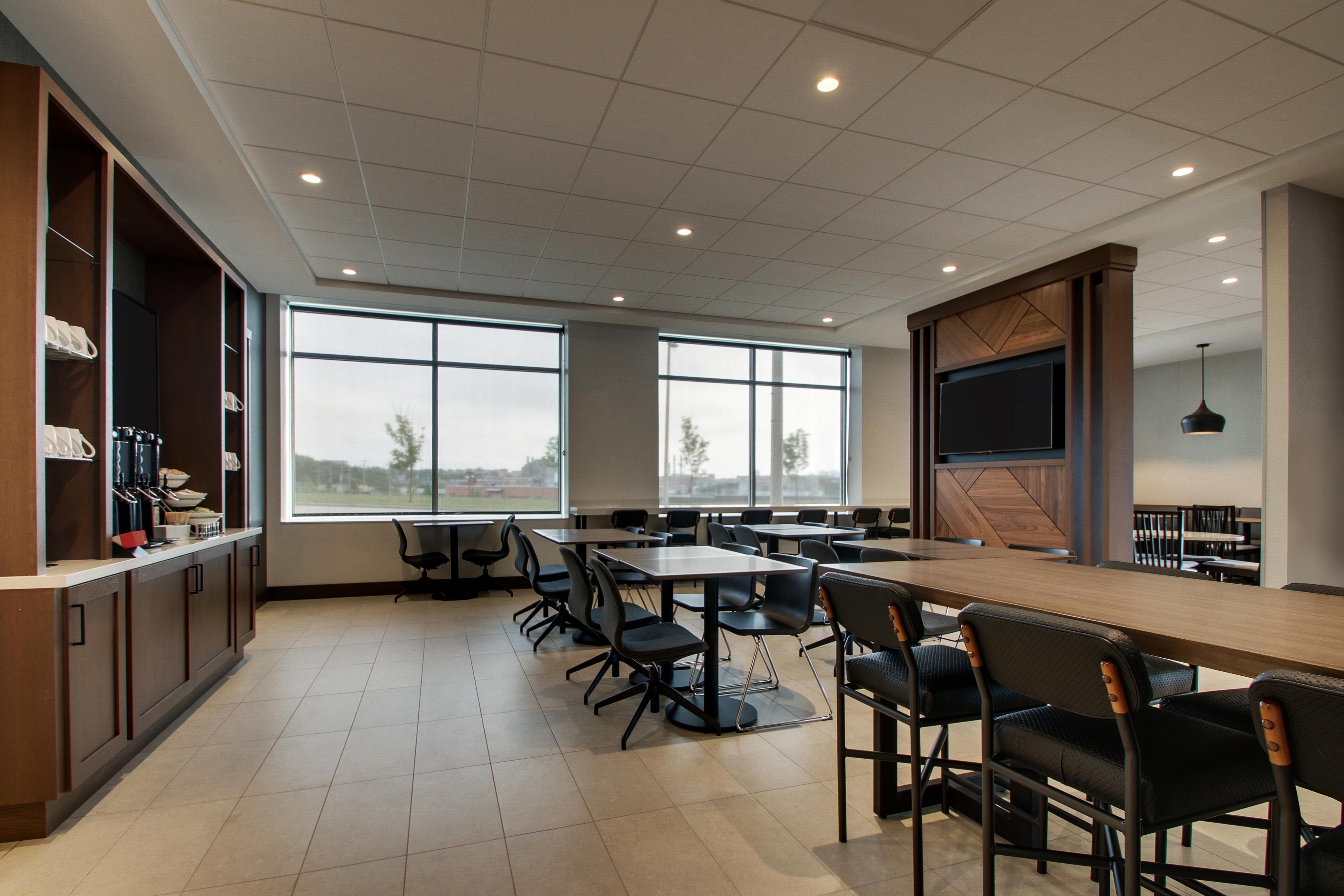 Breakfast Area | Hyatt Place Milwaukee/Downtown