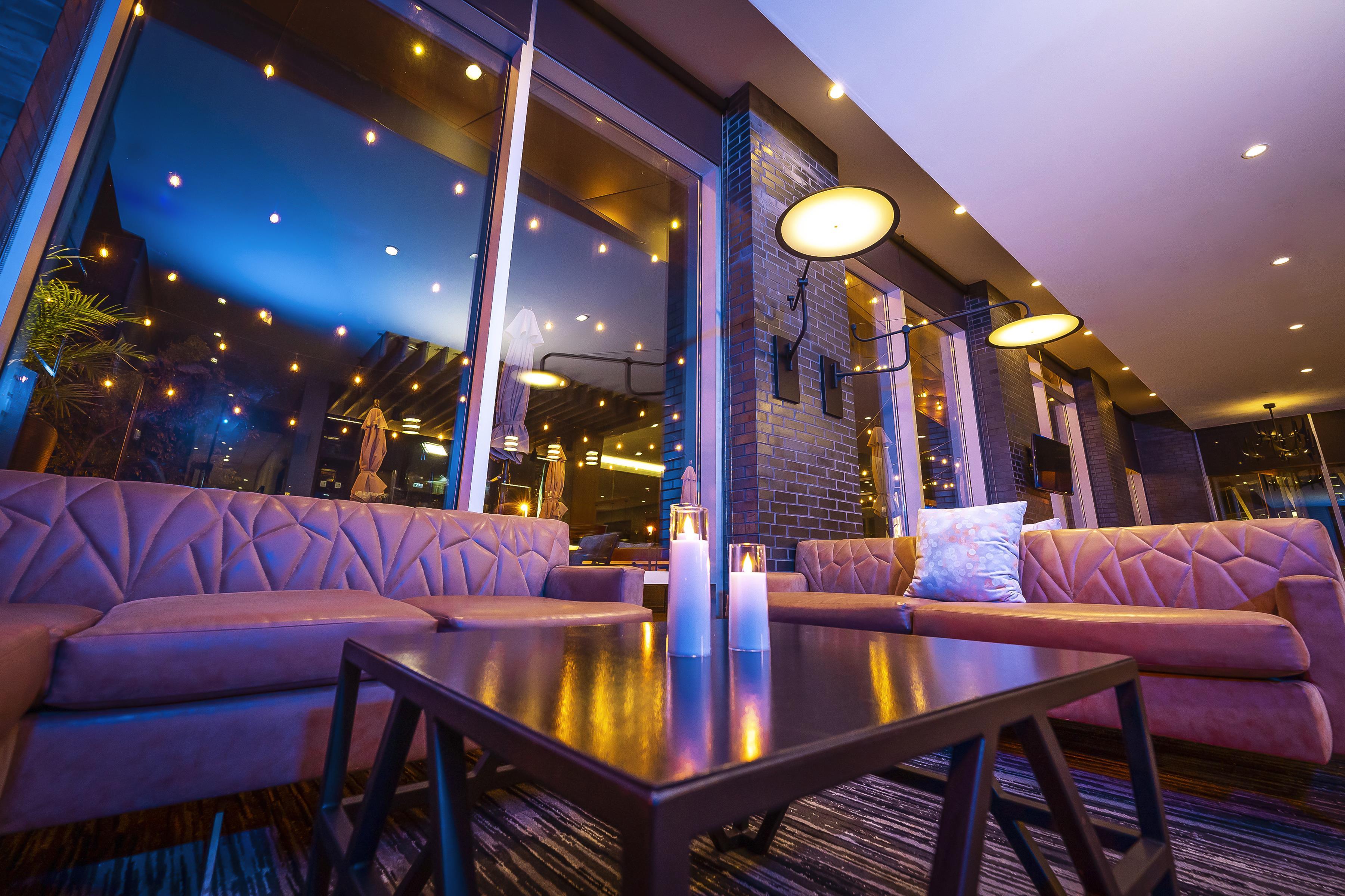 Bar Lounge | Hyatt Place Milwaukee/Downtown