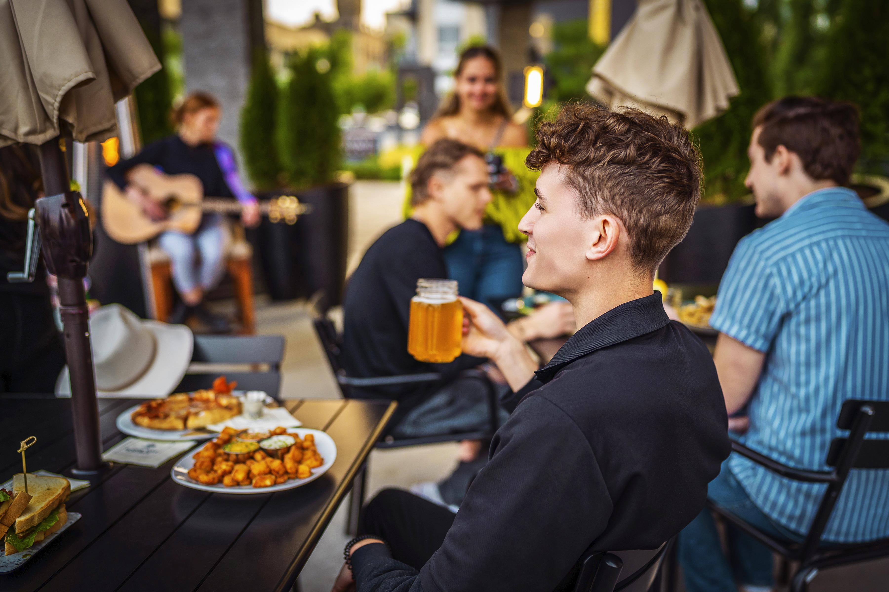 Patio Terrace | Hyatt Place Milwaukee/Downtown