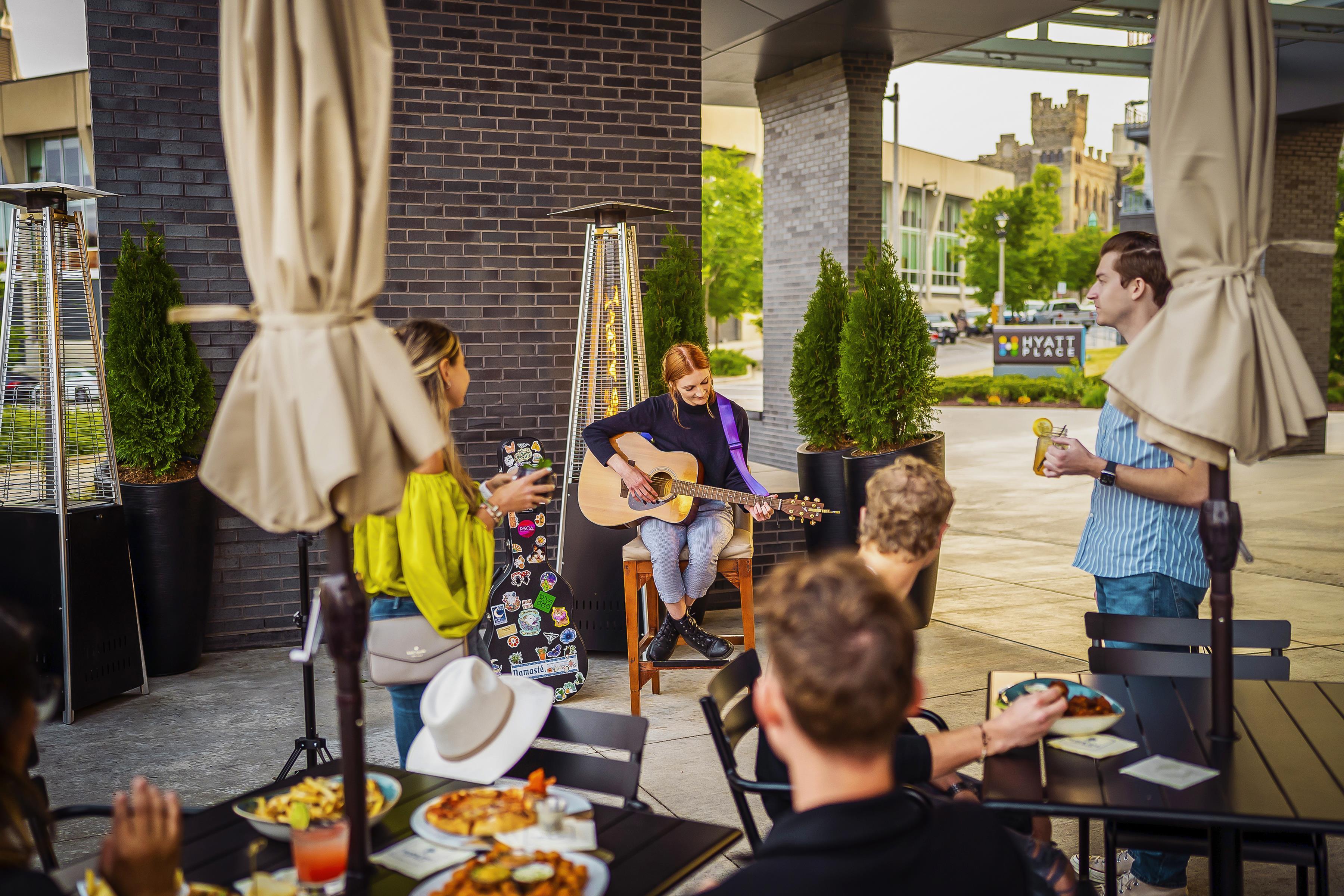 Patio Terrace | Hyatt Place Milwaukee/Downtown