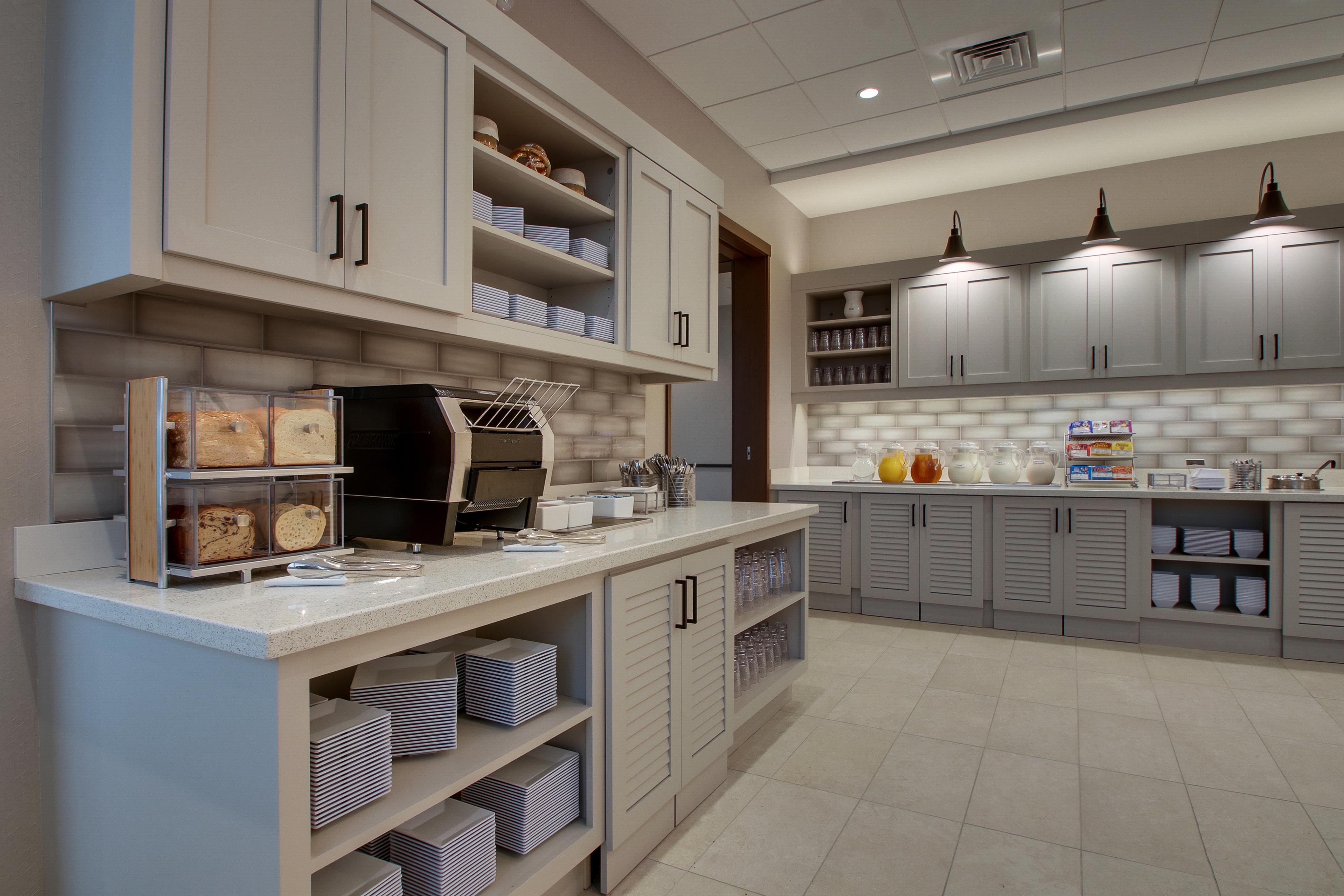 Breakfast Area | Hyatt Place Milwaukee/Downtown