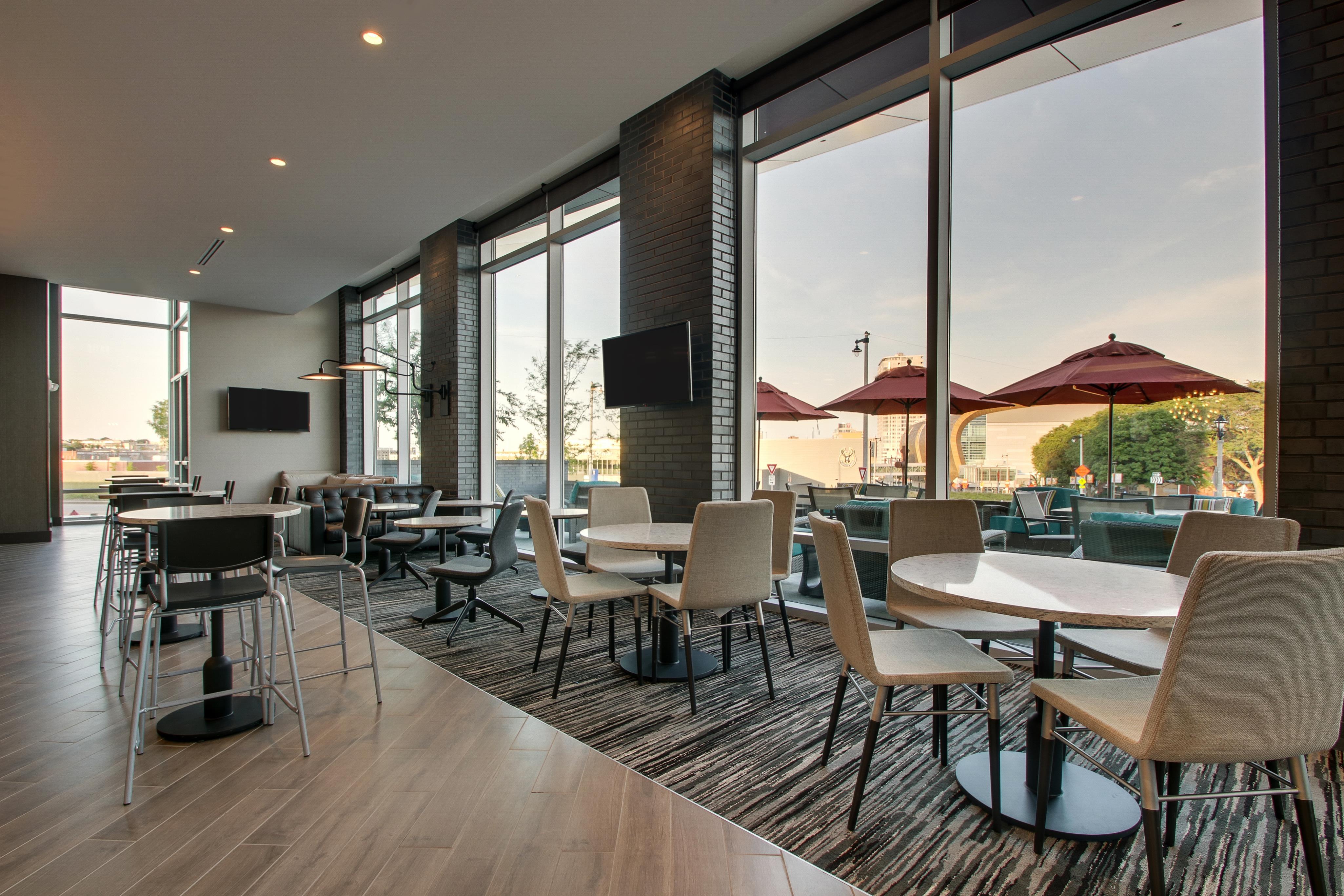 Lobby | Hyatt Place Milwaukee/Downtown