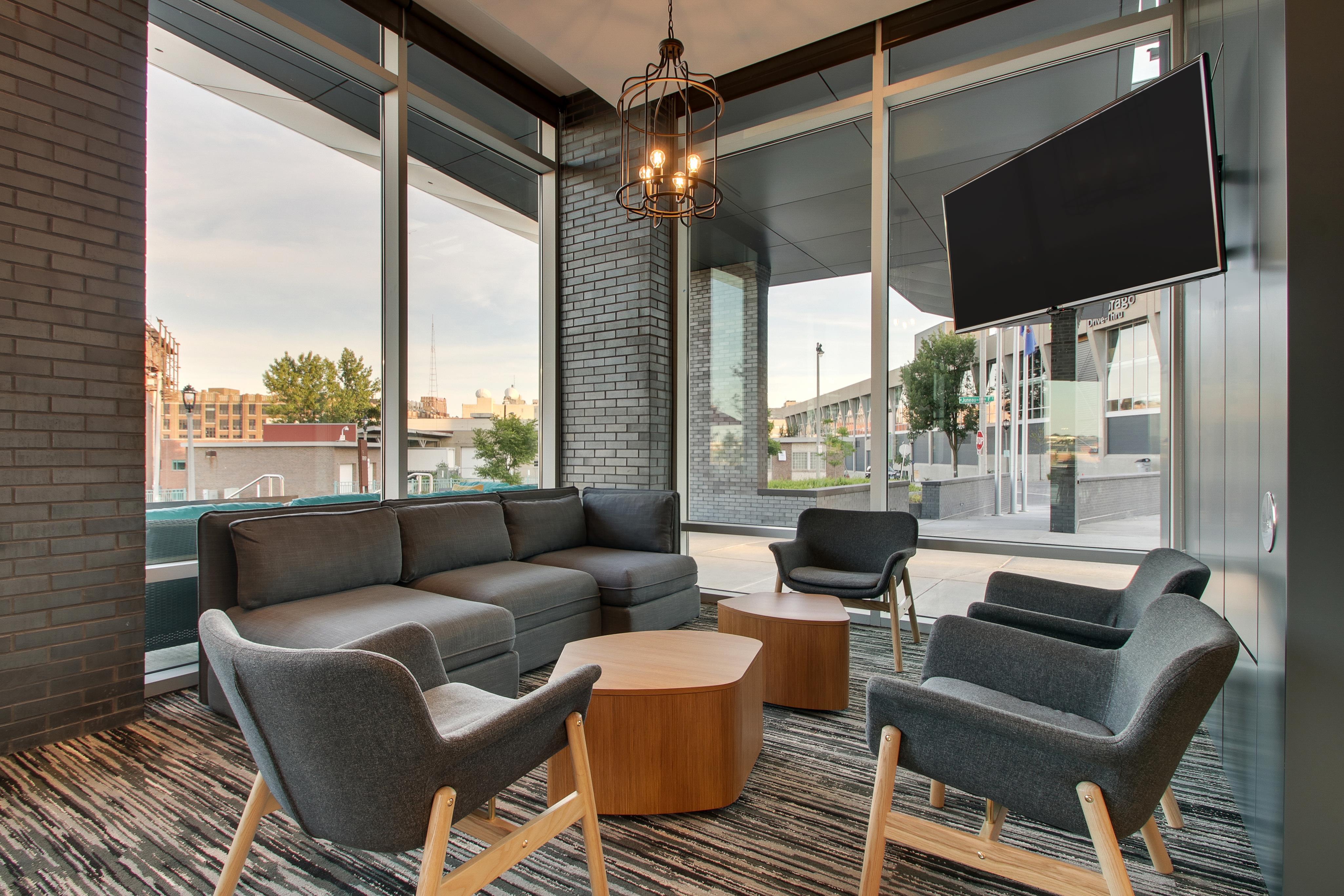 Lobby | Hyatt Place Milwaukee/Downtown