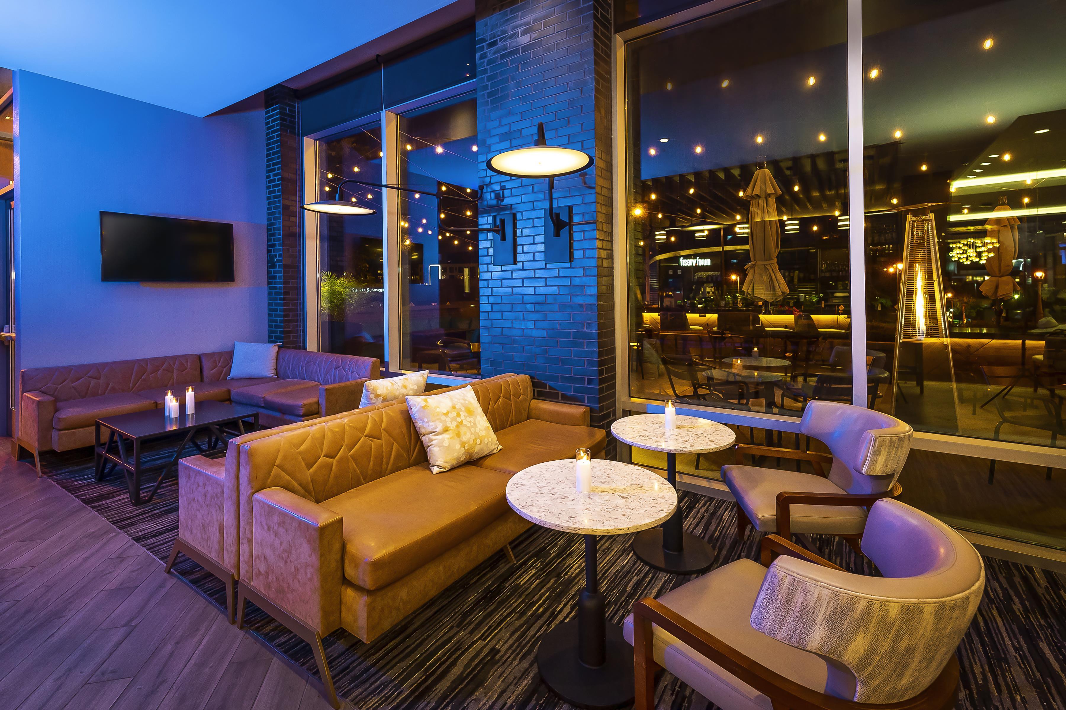 Bar Lounge | Hyatt Place Milwaukee/Downtown
