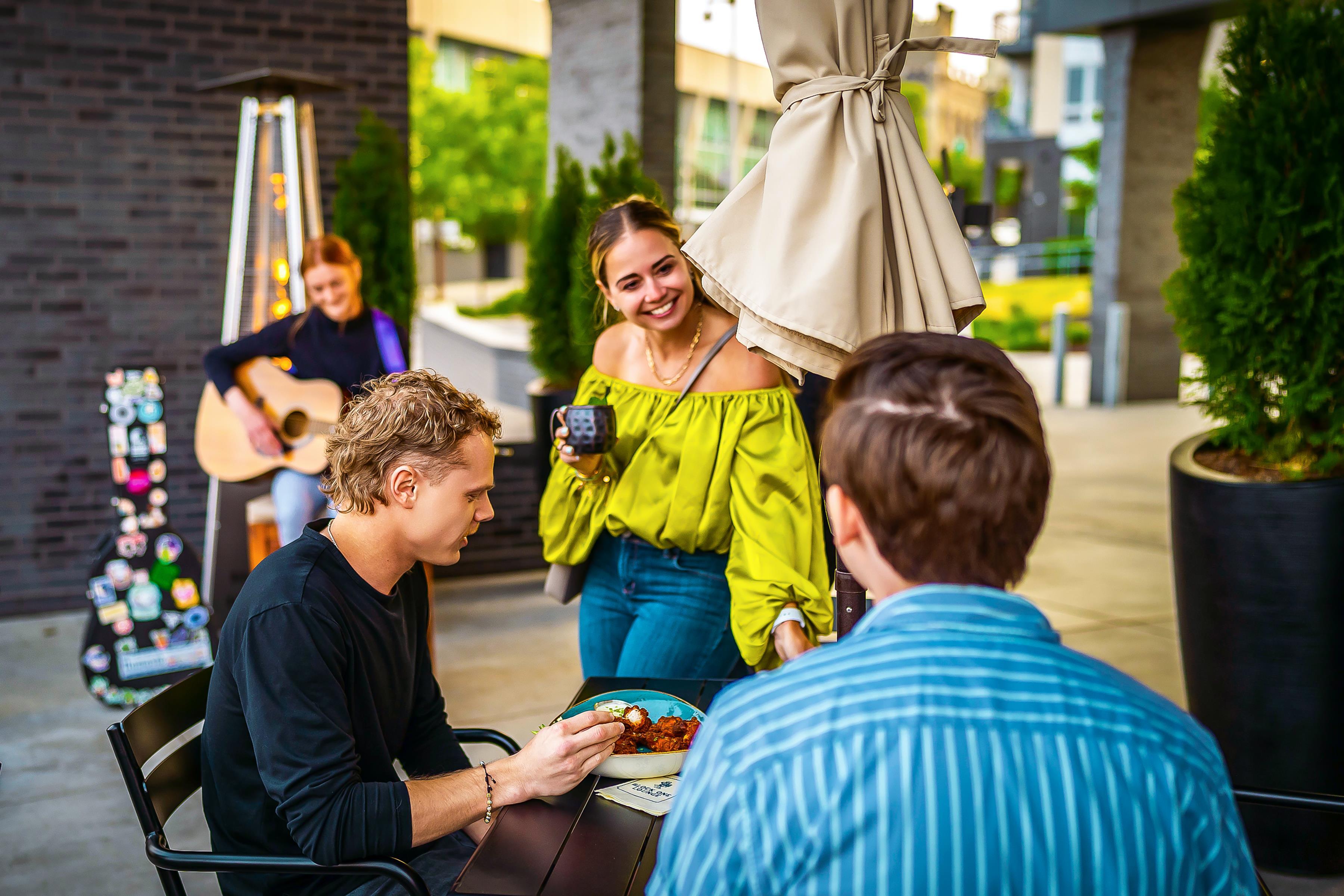Patio Terrace | Hyatt Place Milwaukee/Downtown