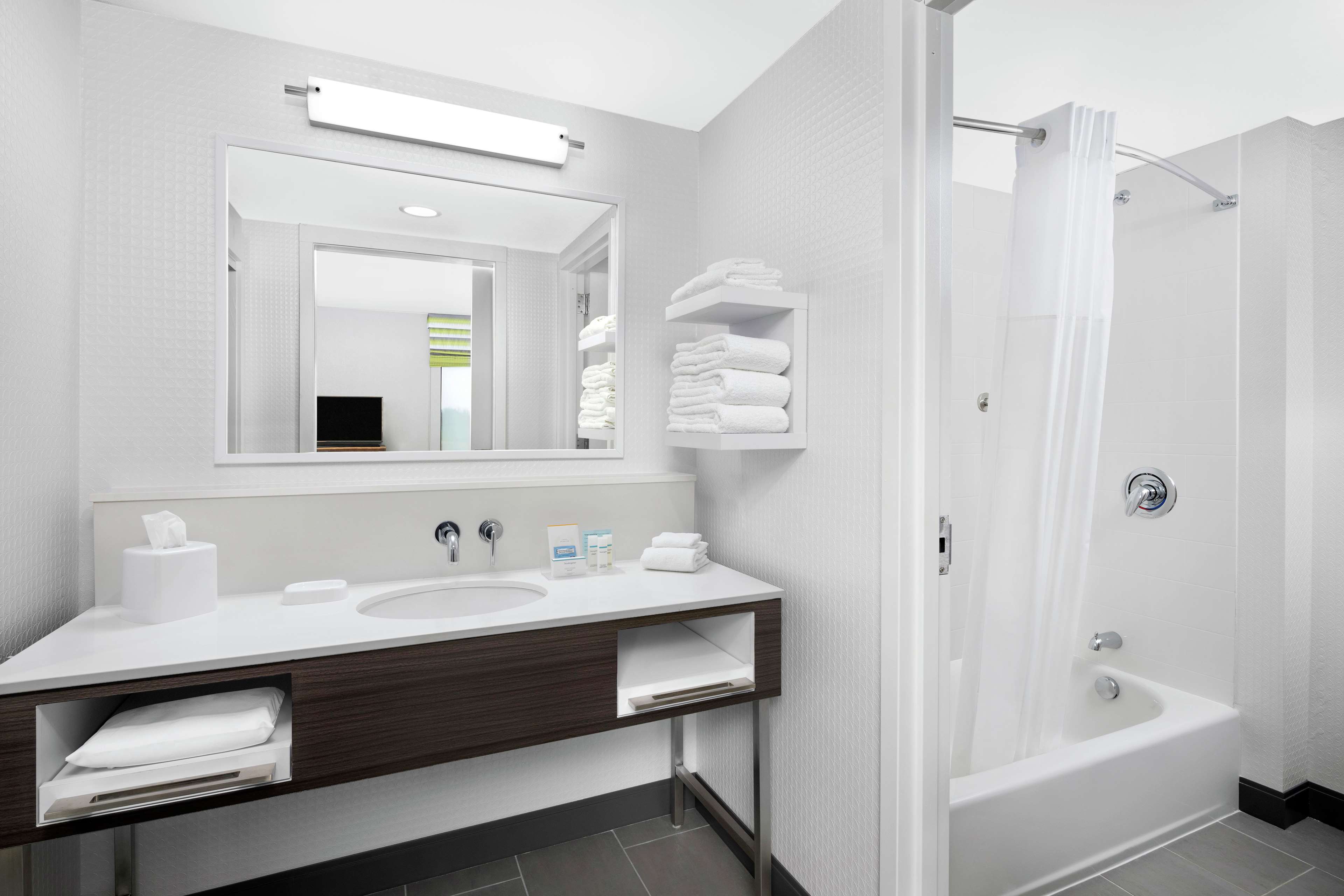 Hampton Inn by Hilton Sikeston Room Type - 2QN HR ACC FRG MIC NONSMOK