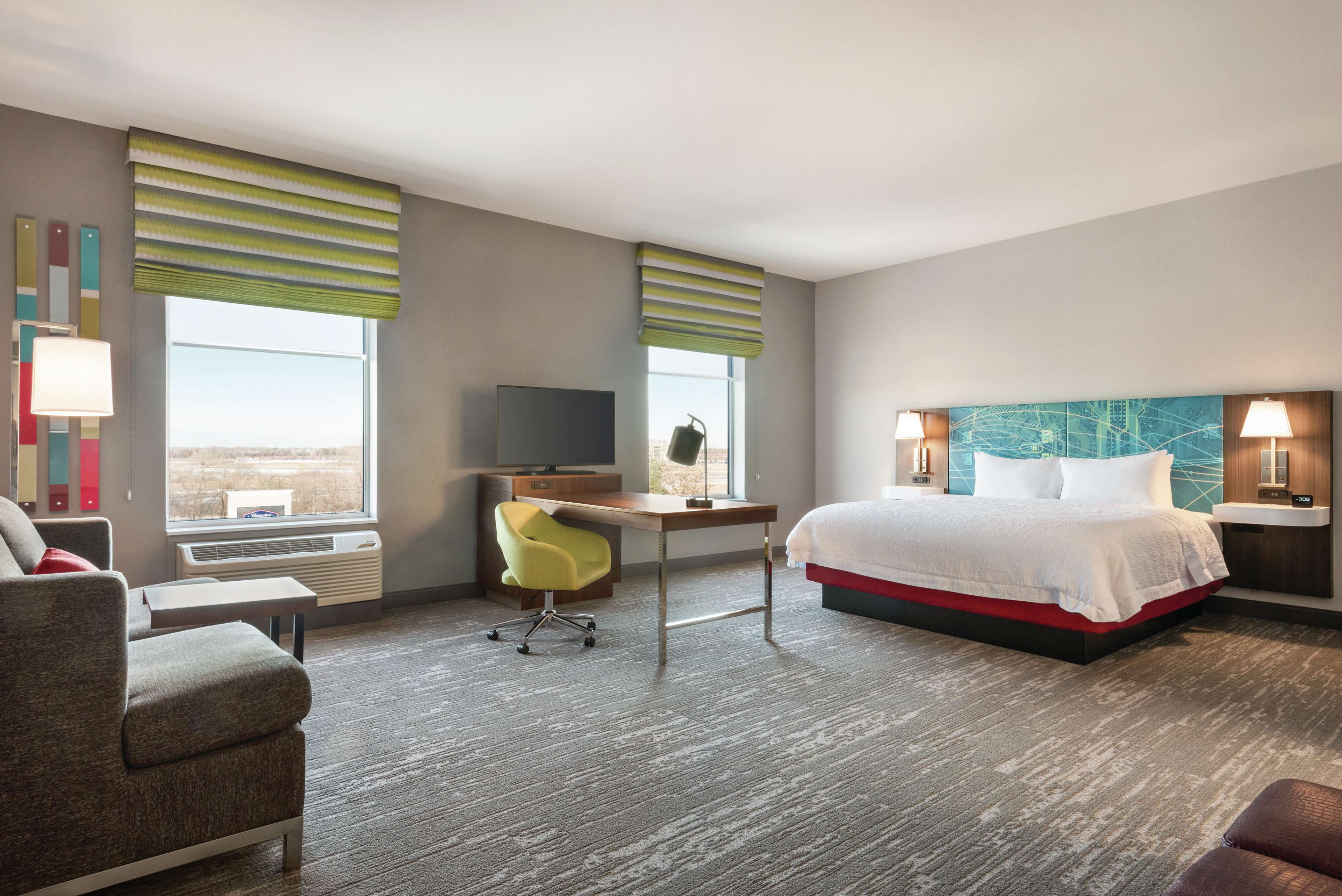 Hampton Inn Brooklyn Park, MN Room Type - 1KN STDO MIC FRIDG WTBR NS