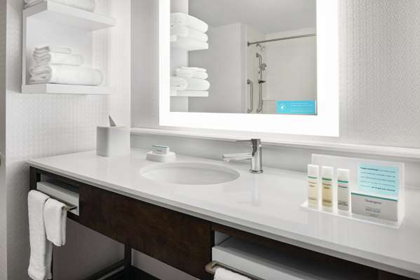  - Hampton Inn Brooklyn Park