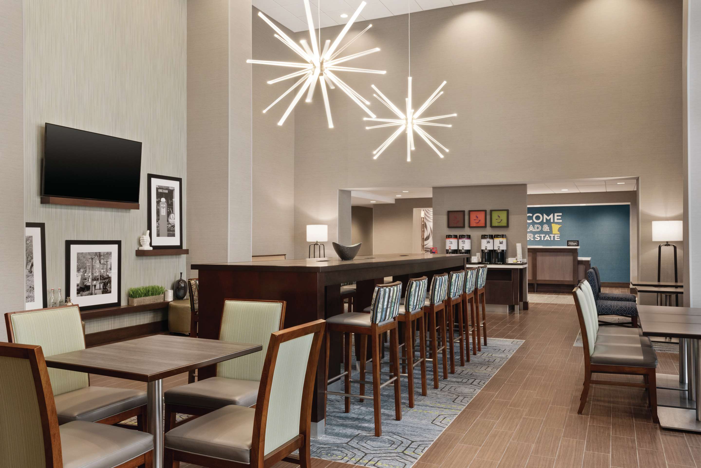 Lobby | Hampton Inn Brooklyn Park