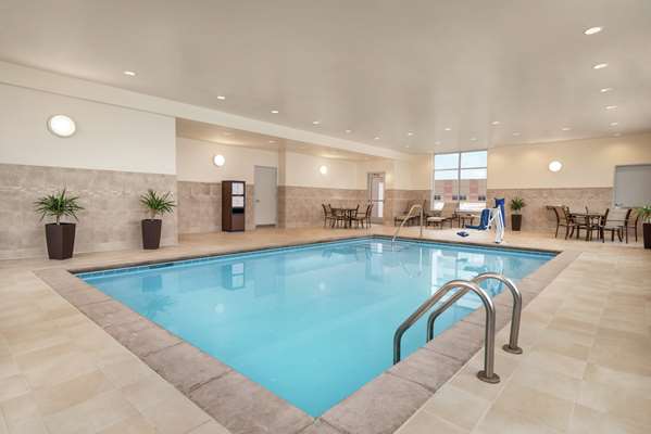 Pool - Hampton Inn Brooklyn Park