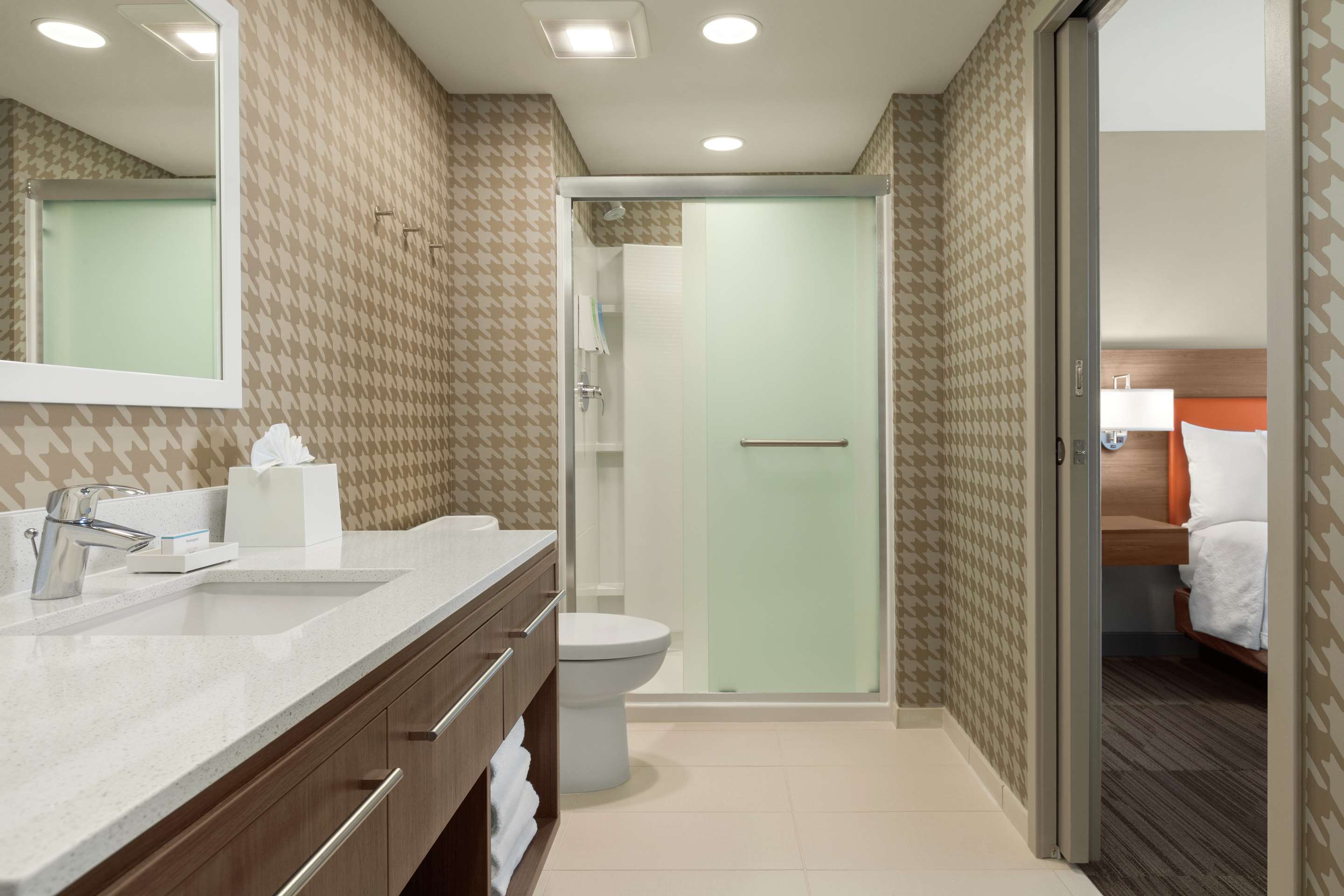 Guest room bath