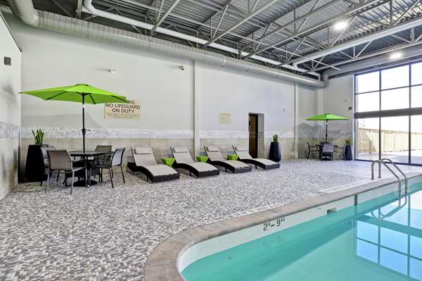 Pool - Hampton Inn Niagra St Catharines