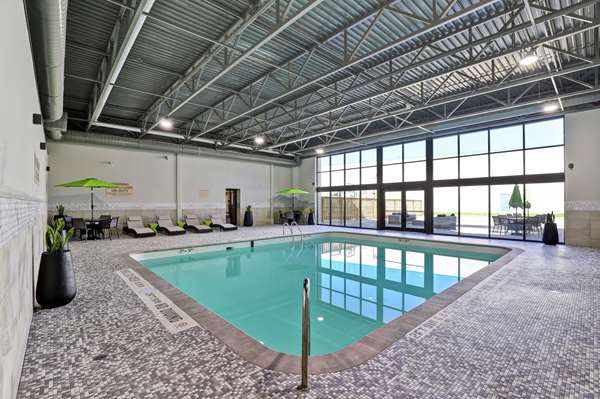 Pool - Hampton Inn Niagra St Catharines