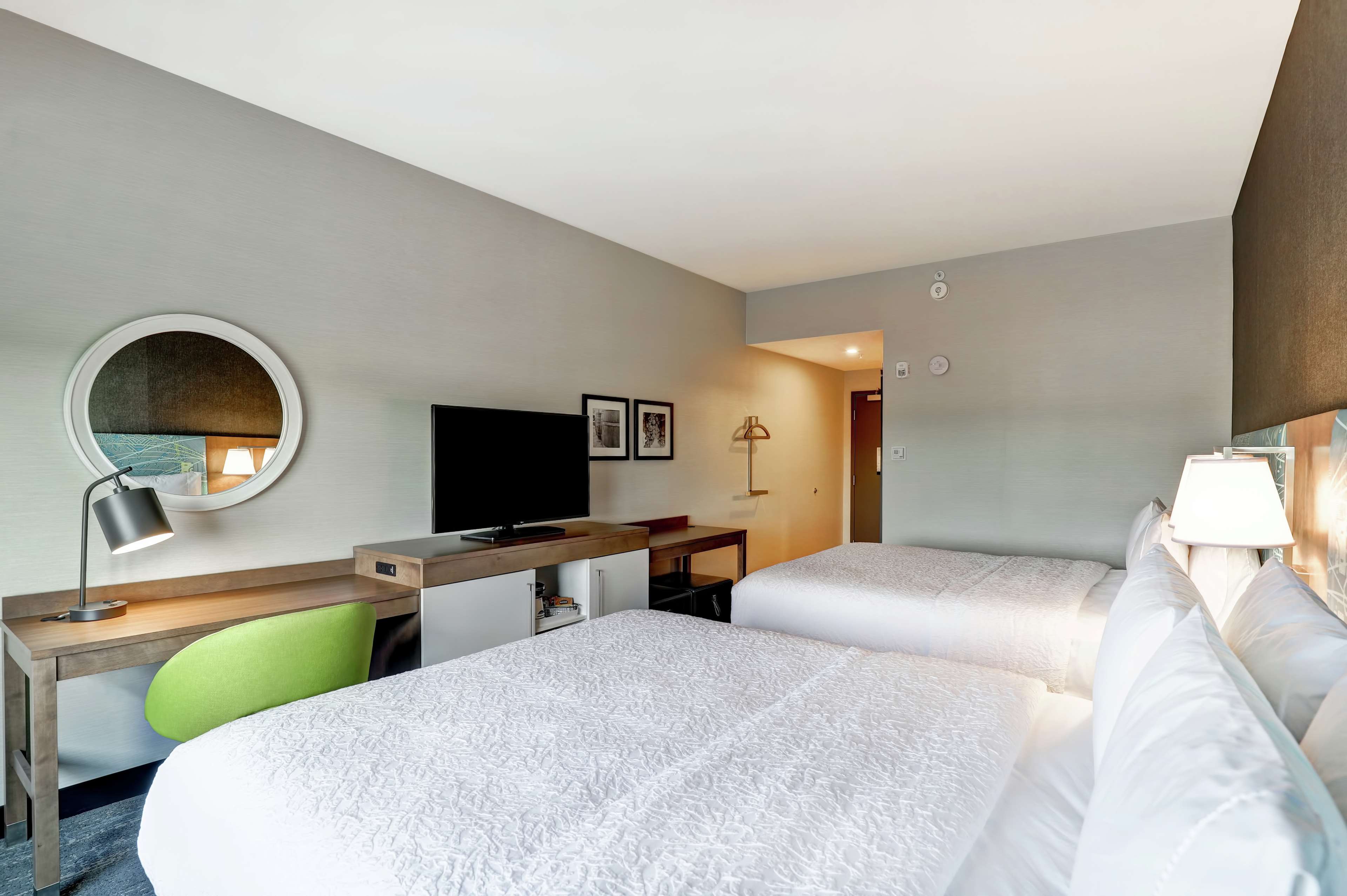 Hampton Inn St. Catharines Niagara Room Type - 2 QUEEN BEDS W/ FRIDGE NS