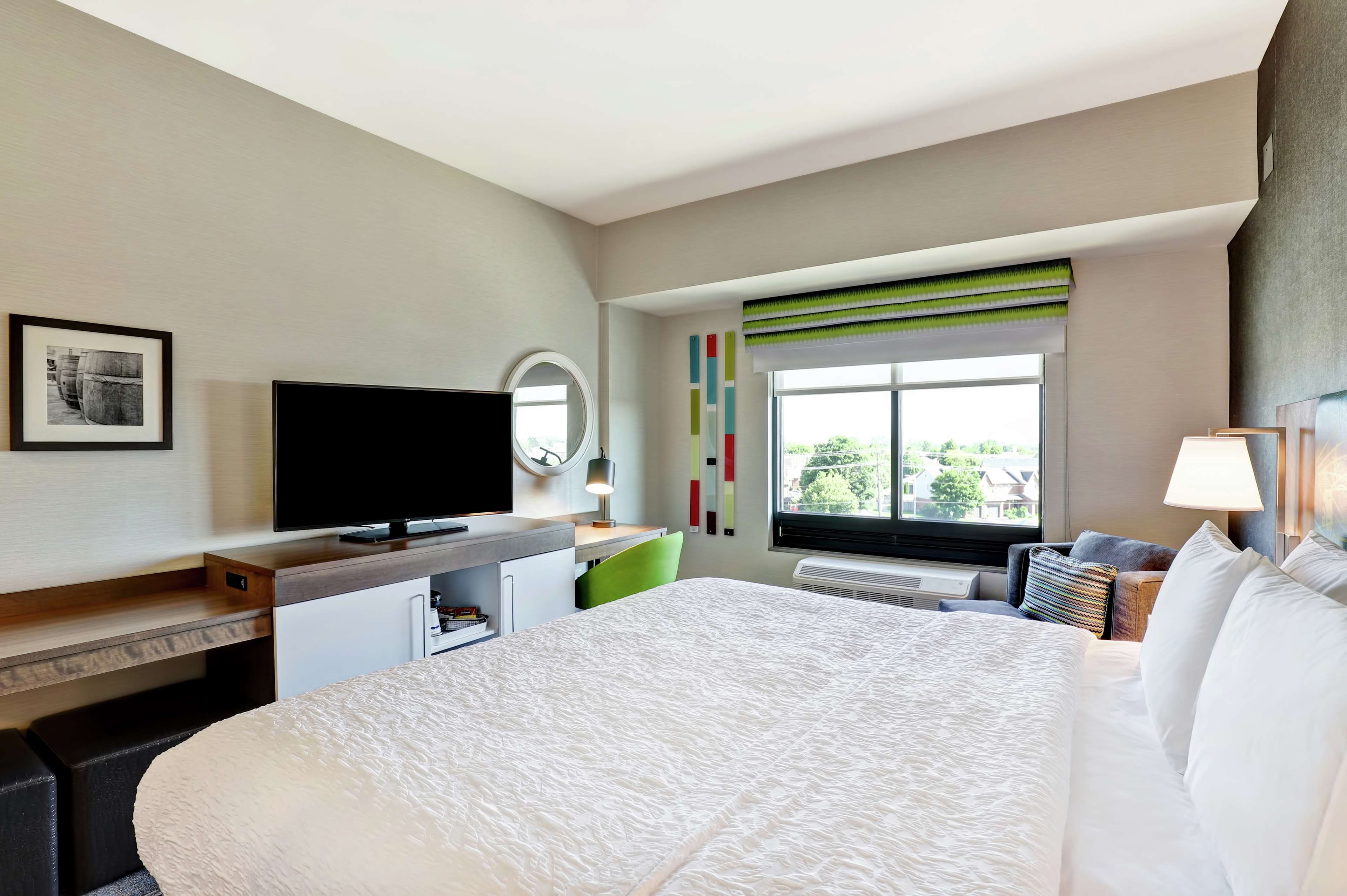 Hampton Inn St. Catharines Niagara Room Type - 1 KING ROOM W/ FRIDGE NS