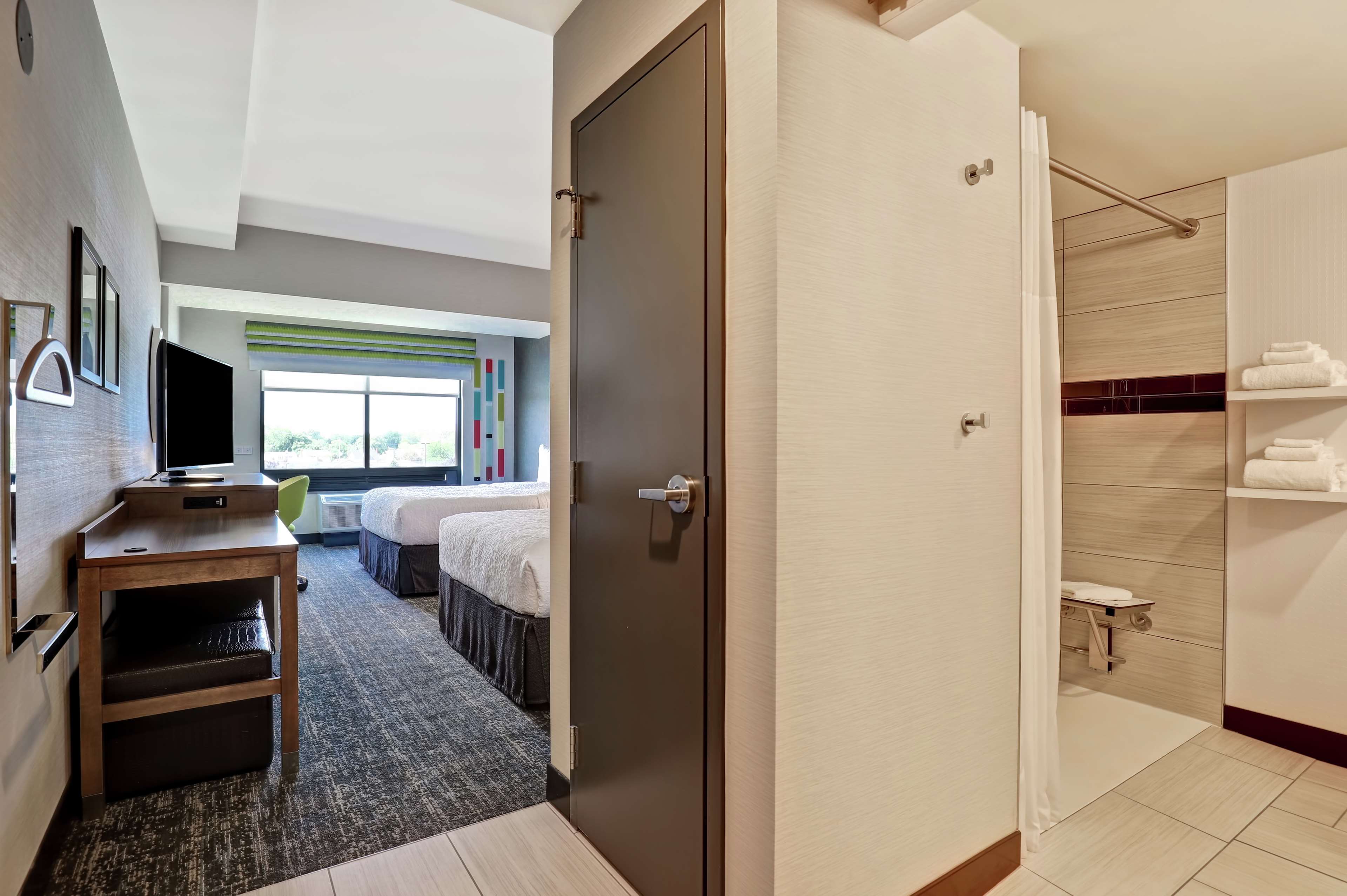 Hampton Inn St. Catharines Niagara Room Type - 2 QNS ACC W ROLL IN SHW NS