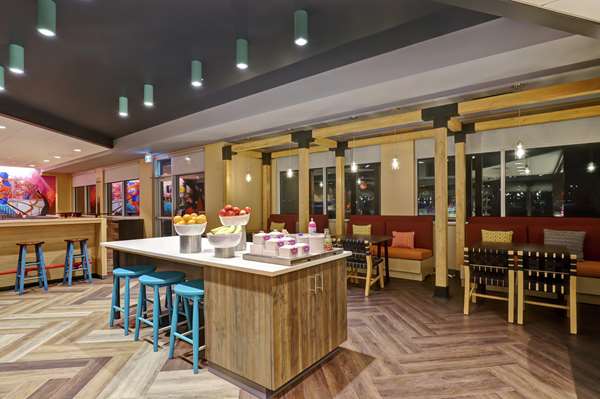 Restaurant - Tru by Hilton Hotel South Edmonton