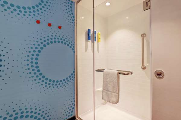  - Tru by Hilton Hotel South Edmonton