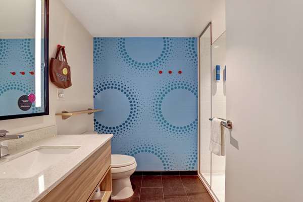  - Tru by Hilton Hotel South Edmonton