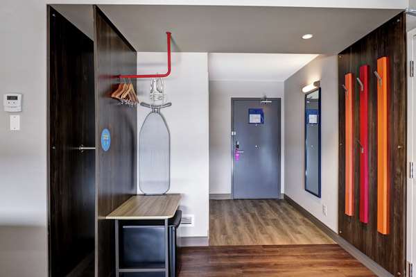  - Tru by Hilton Hotel South Edmonton