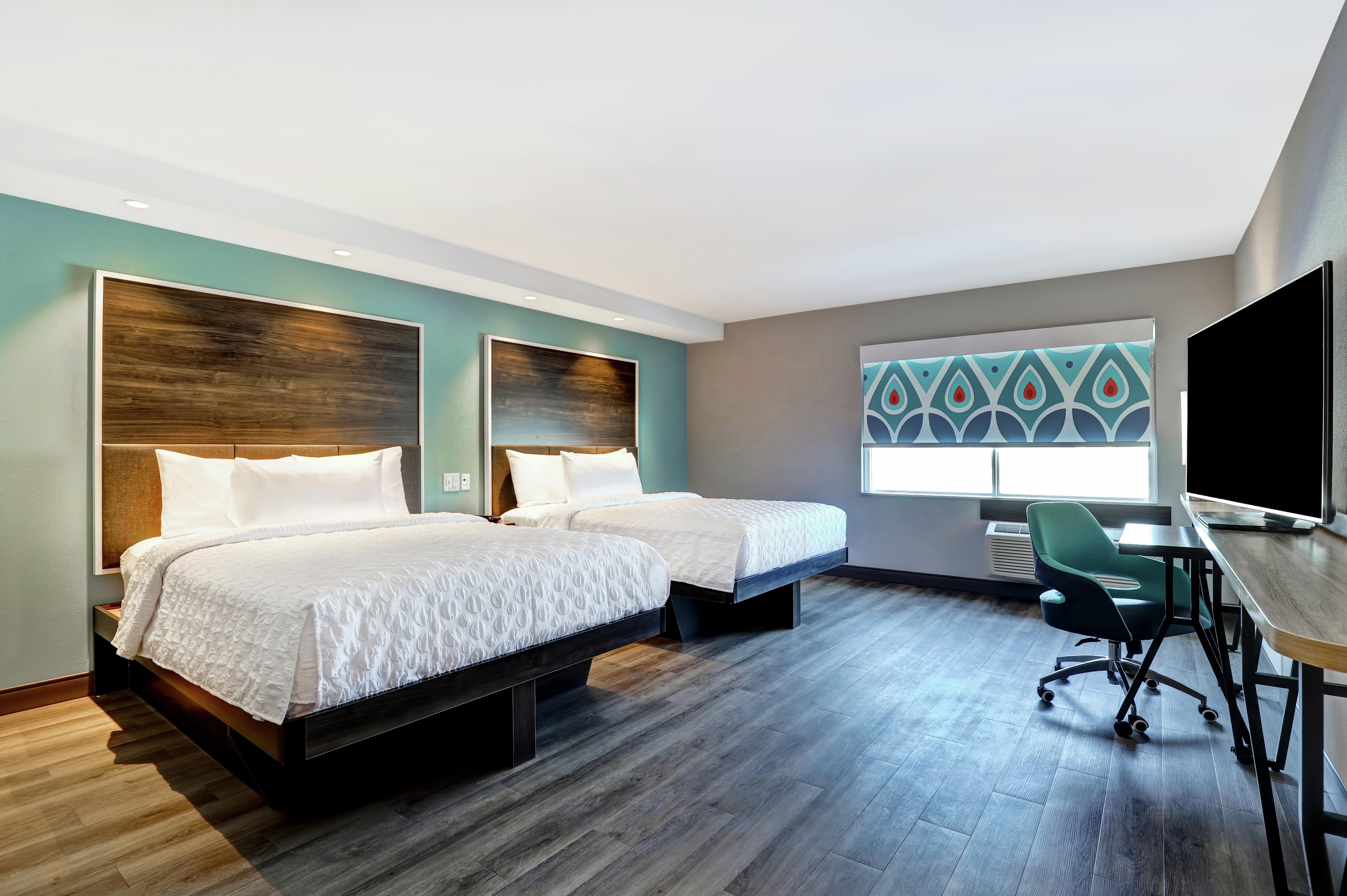 TRU BY Hilton Edmonton Windermere Room Type - 2 QN ACC HEARING RI SHWR