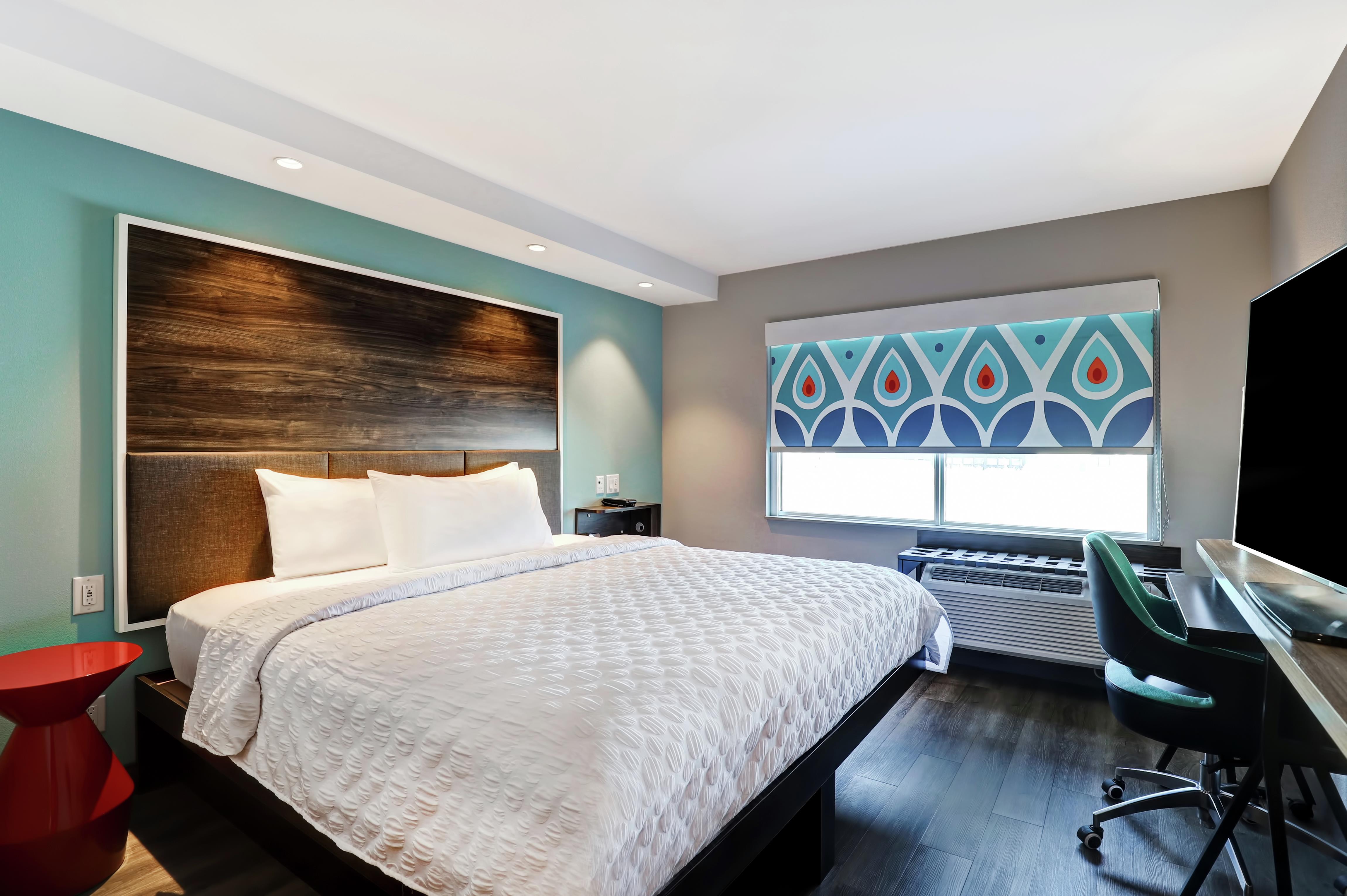 TRU BY Hilton Edmonton Windermere Room Type - 1 KING BED