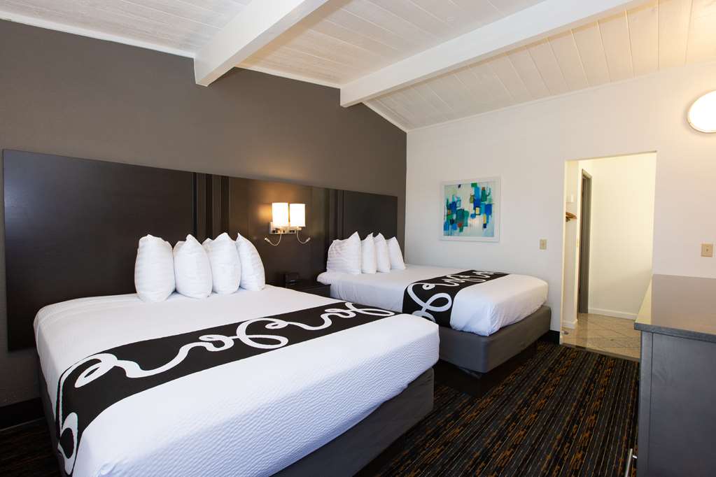 SureStay by Best Western Seaside Monterey-guestroom-Guest Room,Bed,On-Site,Guest Room - Whole Room.jpg