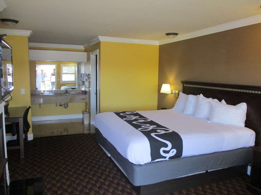 SureStay by Best Western Seaside Monterey-guestroom-Guest Room,Bed,Guest Room Amenity,Fireplace,On-Site.jpg