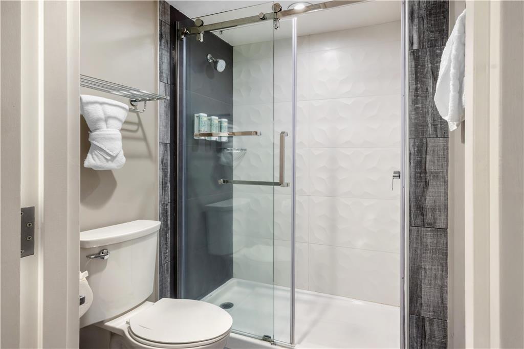 SureStay Plus by Best Western Santa Clara Silicon Valley-guestroom-Guest Room,Bathroom,On-Site.jpg