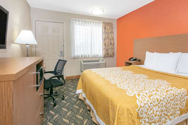  - Days Inn & Suites Six Flags Arlington