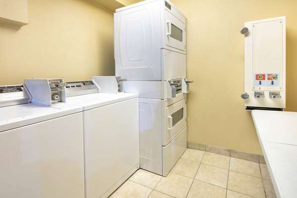 Amenities - Days Inn & Suites Six Flags Arlington