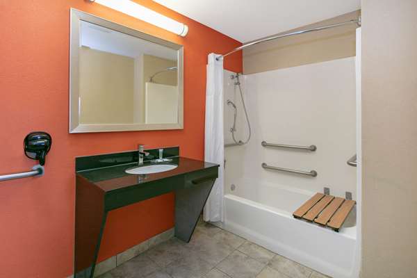  - Days Inn & Suites Six Flags Arlington