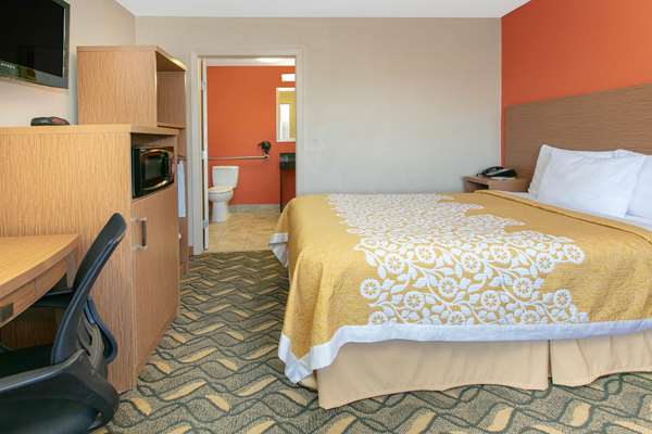  - Days Inn & Suites Six Flags Arlington