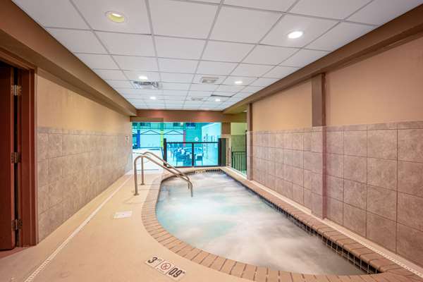 Pool - Clarion Hotel and Convention Center Minot
