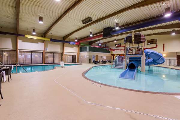Pool - Clarion Hotel and Convention Center Minot