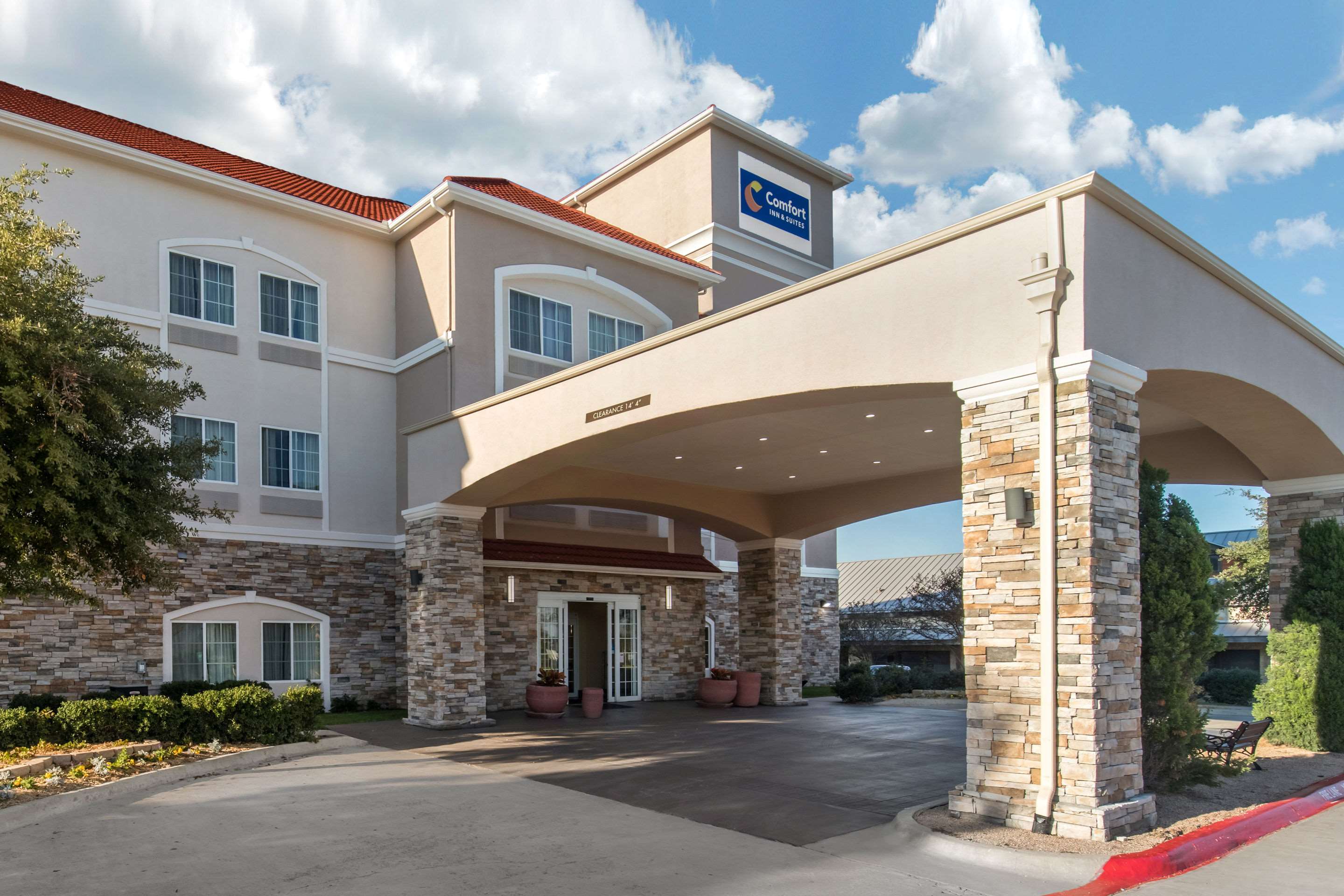 Hotel exterior | Comfort Inn & Suites Cedar Hill Duncanville