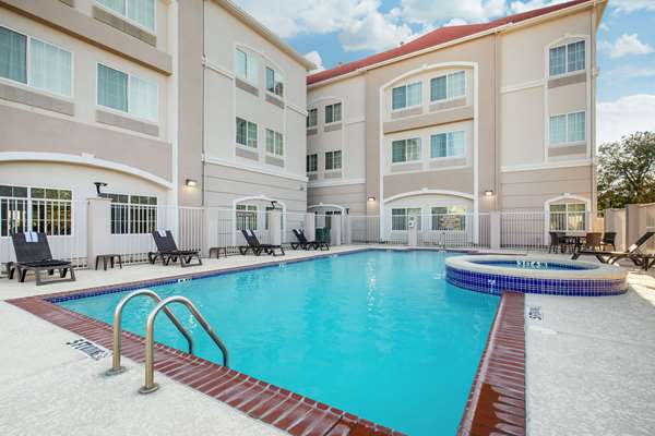 Pool - Comfort Inn & Suites Cedar Hill