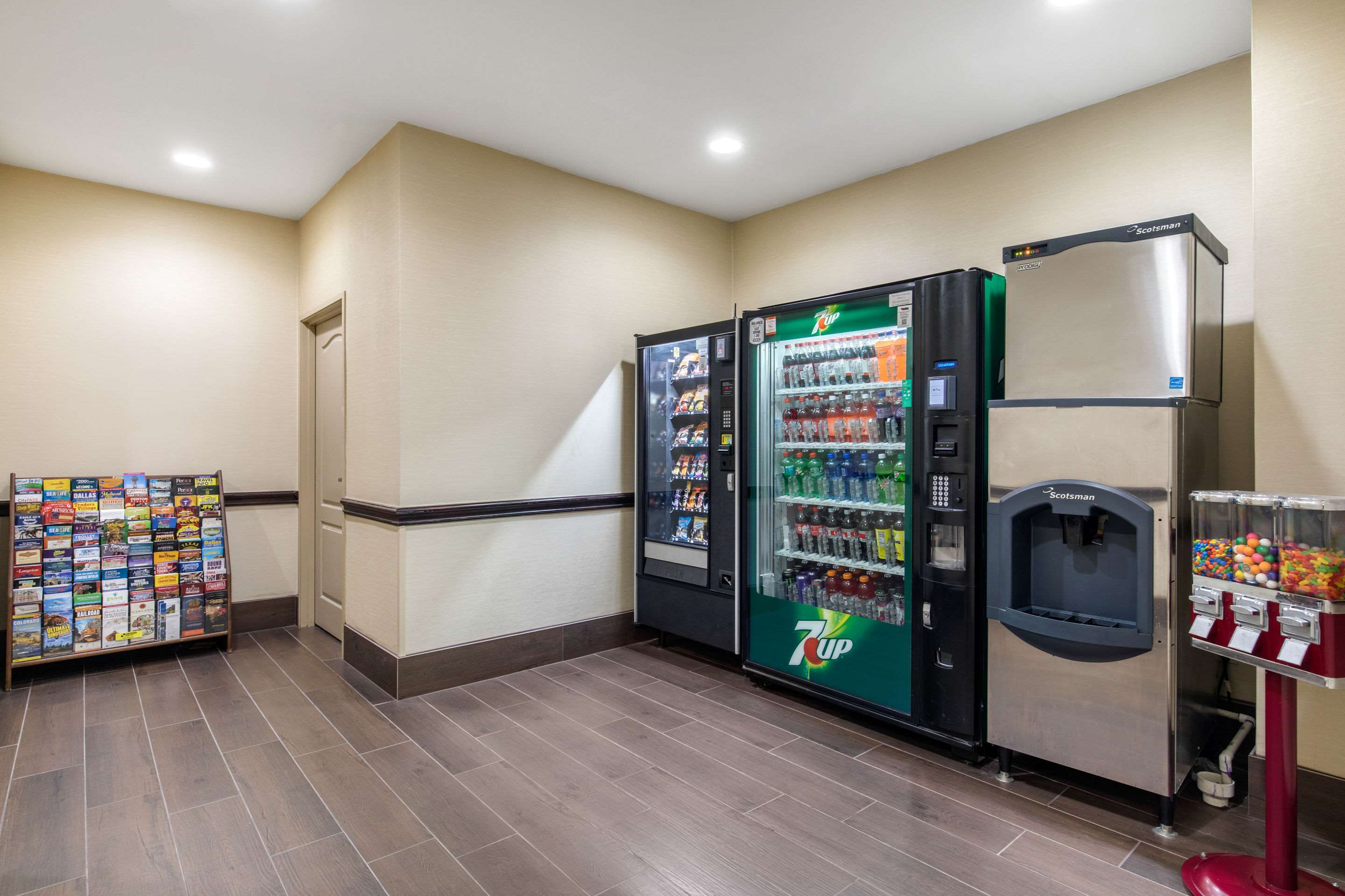 Hotel vending area | Comfort Inn & Suites Cedar Hill Duncanville